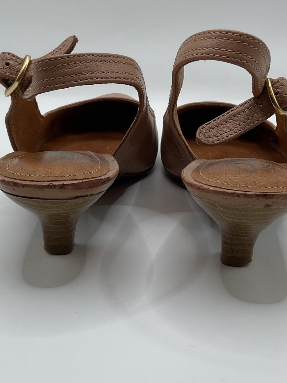 Clarks Slingback Pointed-Toe kitten Heel Pumps - Picture 16 of 16